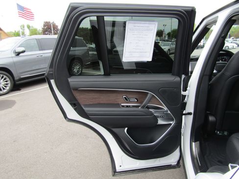 Used 2025 Land Rover Range Rover SE AWD/4WD image 10