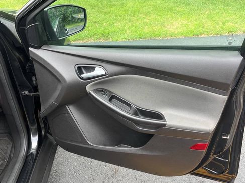 Used 2014 Ford Focus SE FWD image 19