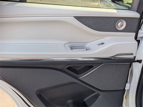 Used 2025 Lincoln Navigator Reserve image 27