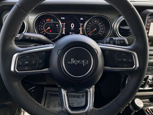 Used 2023 Jeep Wrangler Unlimited Sahara image 21