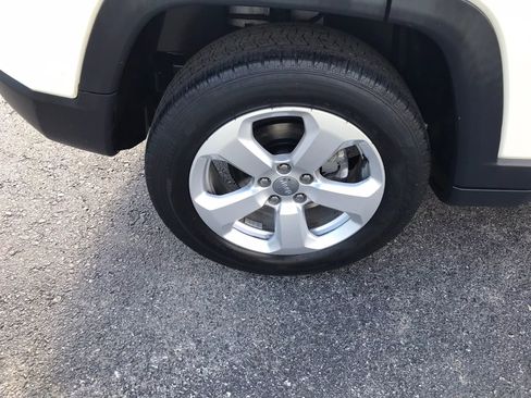 Used 2019 Jeep Compass Latitude w/ Popular Equipment Group AWD/4WD image 43