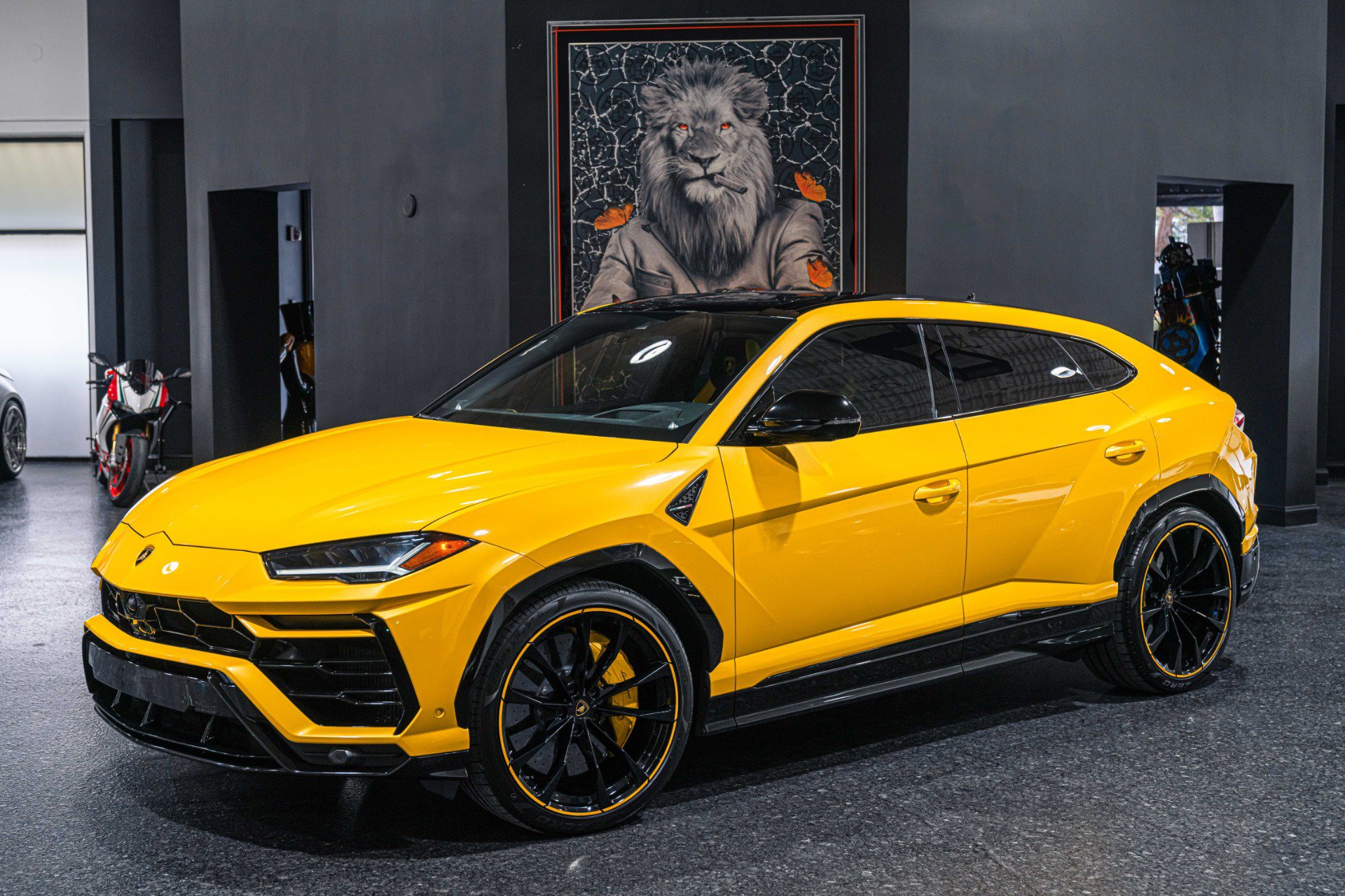 Used 2021 Lamborghini Urus AWD/4WD image 1