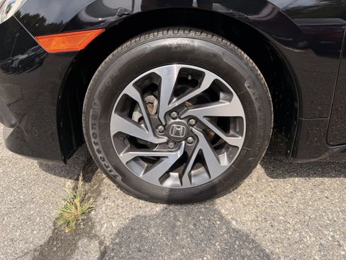Used 2018 Honda Civic EX image 7
