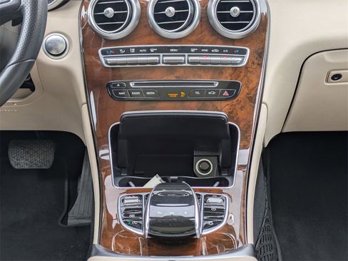 Used 2018 Mercedes-Benz GLC 300 image 24
