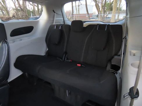 Used 2023 Chrysler Voyager LX FWD image 14