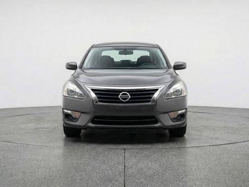 Used 2025 Nissan Altima 2.5 SV FWD image 2