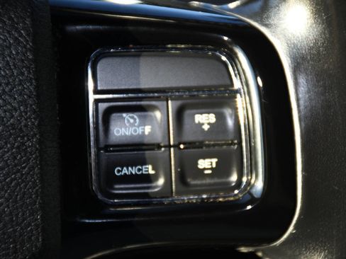 Used 2019 Dodge Grand Caravan SXT image 34