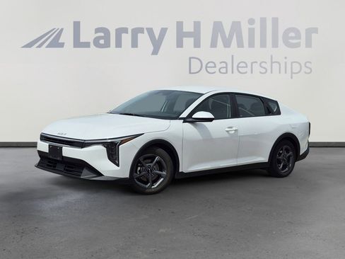 Used 2025 Kia K4 LXS image 1