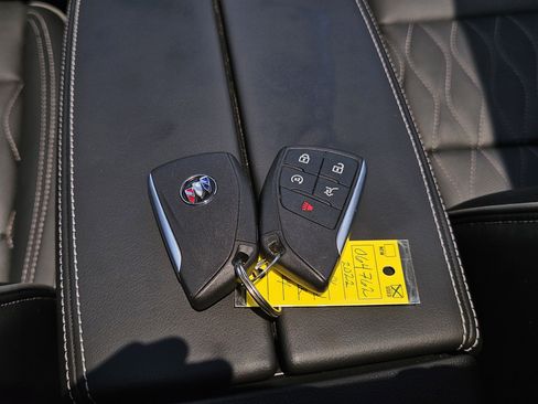 Used 2022 Buick Envision Avenir w/ Safety Package FWD image 31