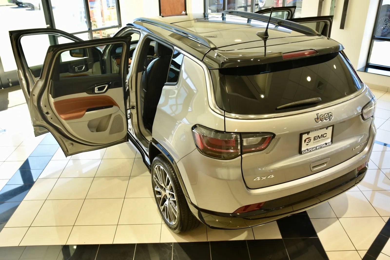 Used 2023 Jeep Compass Limited w/ Elite Group AWD/4WD image 8