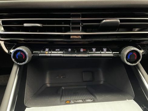 New 2026 Chevrolet Traverse LT w/ Midnight/Sport Edition AWD/4WD image 6
