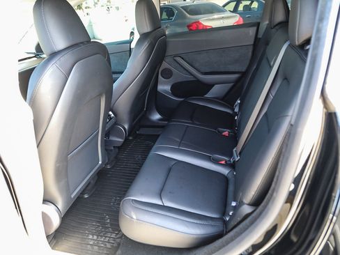 Used 2025 Tesla Model Y Long Range RWD image 18