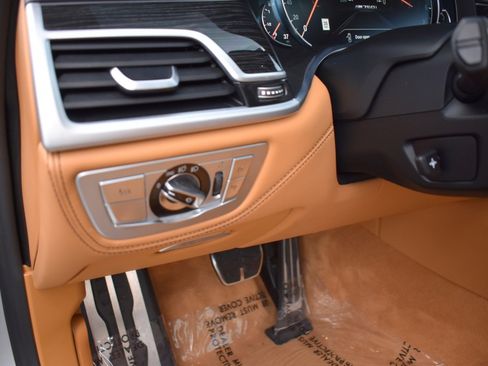 Used 2018 BMW M760i xDrive AWD/4WD image 21