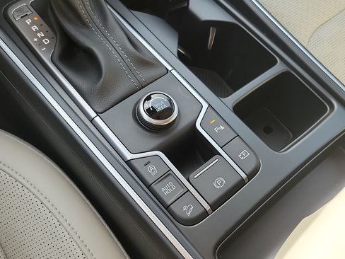 Certified 2025 Kia Sorento S w/ Panoramic Sunroof Package FWD image 36