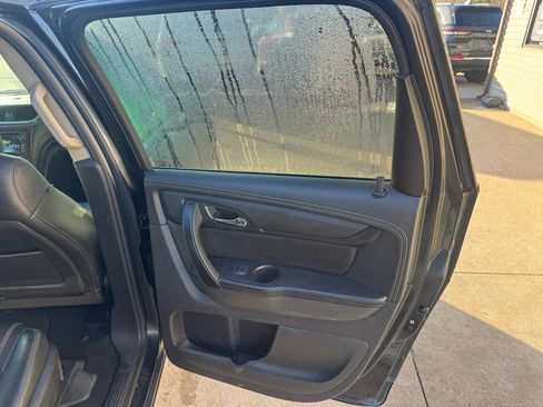 Used 2014 Chevrolet Traverse LT image 17