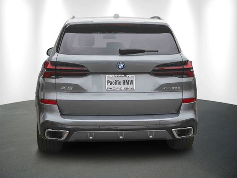 Used 2025 BMW X5 xDrive50e w/ Executive Package image 5