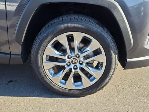 Used 2022 Toyota RAV4 Limited FWD image 7
