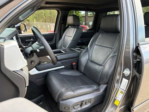 Used 2025 Toyota Tundra Platinum AWD/4WD image 21