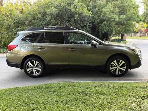 Used 2018 Subaru Outback 3.6R Limited AWD/4WD image 8