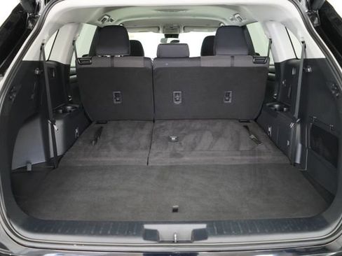 Used 2024 Toyota Highlander LE AWD/4WD image 70