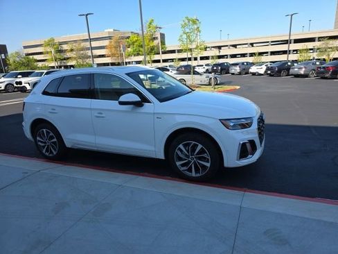 Used 2023 Audi Q5 2.0T Prestige w/ Prestige Package image 4
