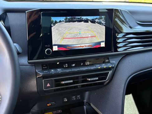 Used 2025 Toyota Camry SE w/ Convenience Package FWD image 18