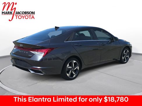 Used 2022 Hyundai Elantra Limited FWD image 9