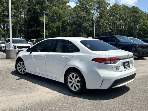 Used 2021 Toyota Corolla LE FWD image 6
