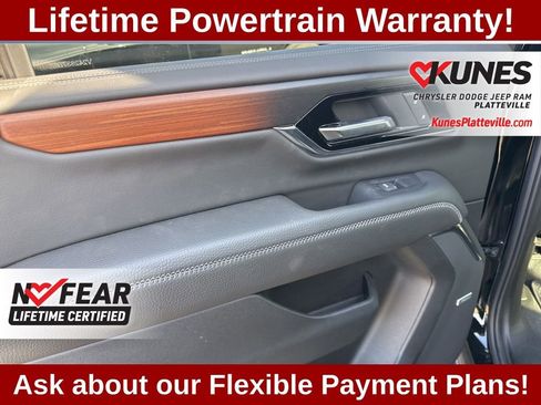 Used 2025 GMC Yukon XL Denali AWD/4WD image 34