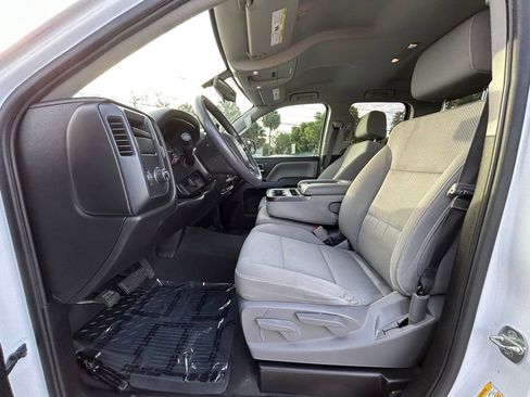 Used 2019 Chevrolet Silverado 1500 Custom w/ Custom Convenience Package RWD image 10