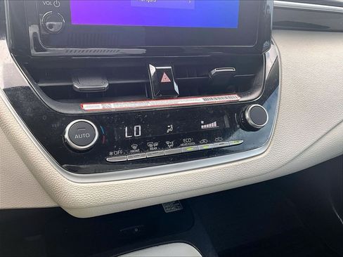 Used 2025 Toyota Corolla LE w/ LE Premium Package FWD image 26