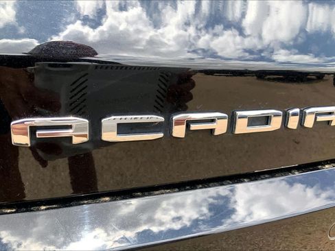 Used 2023 GMC Acadia Denali w/ Denali Ultimate Package FWD image 10
