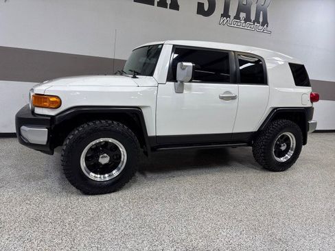 Used 2010 Toyota FJ Cruiser 4WD image 4
