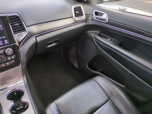 Used 2021 Jeep Grand Cherokee Limited image 17