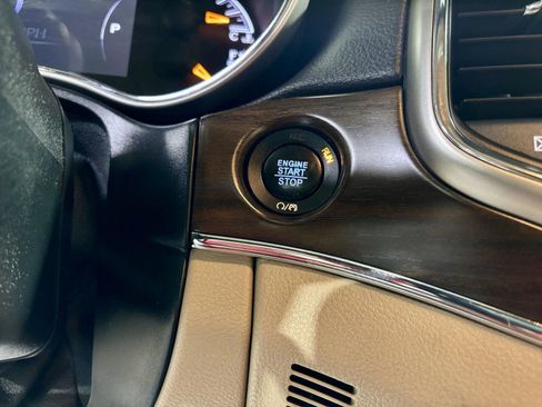 Used 2017 Jeep Grand Cherokee Limited image 35