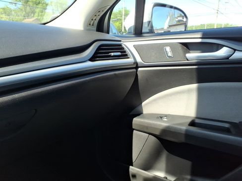 Used 2016 Ford Fusion S FWD image 9