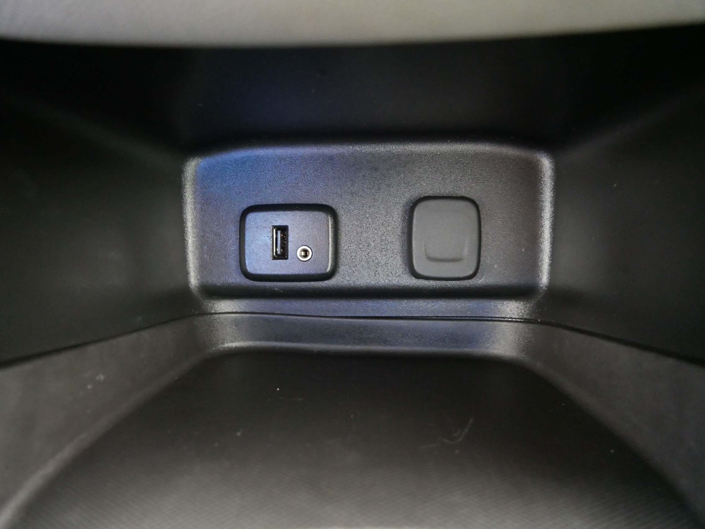 Used 2018 Chevrolet Equinox LT w/ LPO, Floor Liner Package AWD/4WD image 30