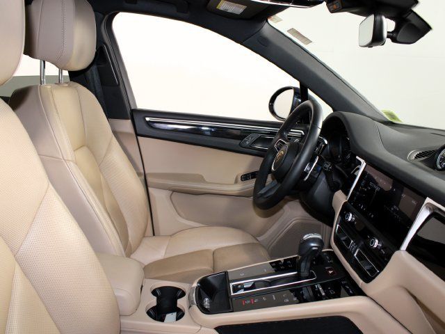 Certified 2023 Porsche Macan AWD/4WD image 28