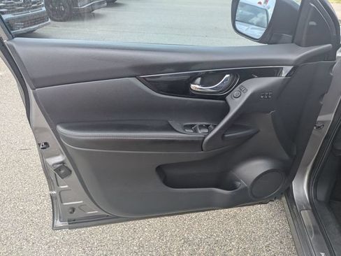 Used 2022 Nissan Rogue Sport SV w/ Technology Package AWD/4WD image 12