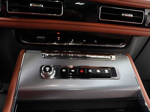 Used 2025 Lincoln Aviator Reserve w/ Equipment Group 201A AWD/4WD image 11