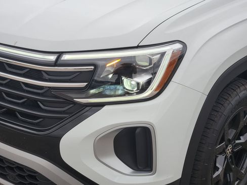 Used 2025 Volkswagen Atlas Peak Edition SE AWD/4WD image 3