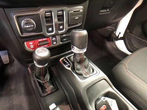 Used 2022 Jeep Wrangler Rubicon AWD/4WD image 16