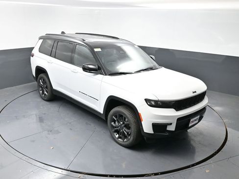 New 2025 Jeep Grand Cherokee L Limited w/ Trailer Tow Package image 39