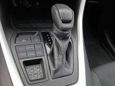 Certified 2021 Toyota RAV4 LE image 17