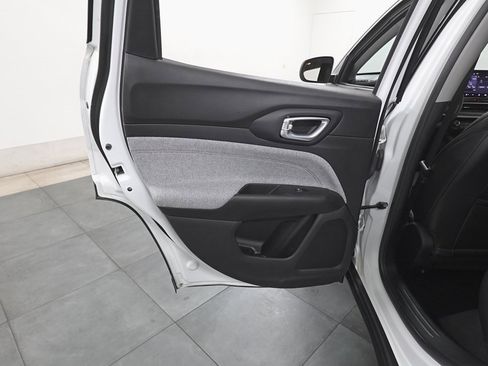 Used 2022 Jeep Compass Latitude image 21