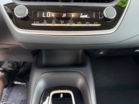 Used 2025 Toyota Corolla LE FWD image 26