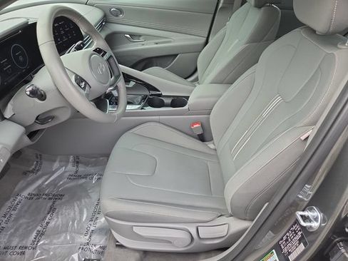 Certified 2025 Hyundai Elantra SEL FWD image 10