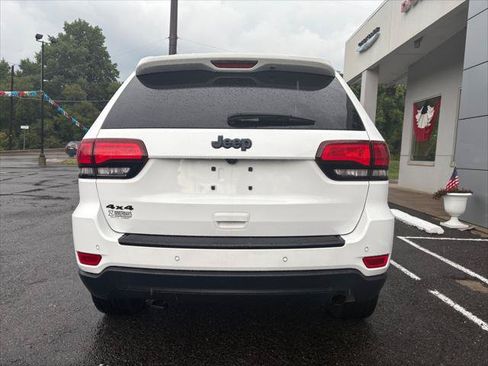 Certified 2018 Jeep Grand Cherokee Laredo AWD/4WD image 8