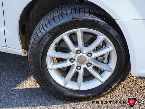 Used 2017 Dodge Grand Caravan SE image 2