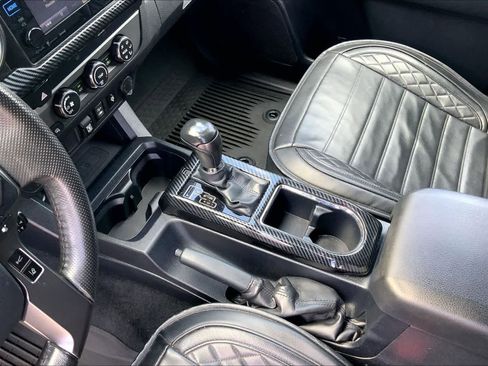 Used 2019 Toyota Tacoma TRD Off-Road AWD/4WD image 17